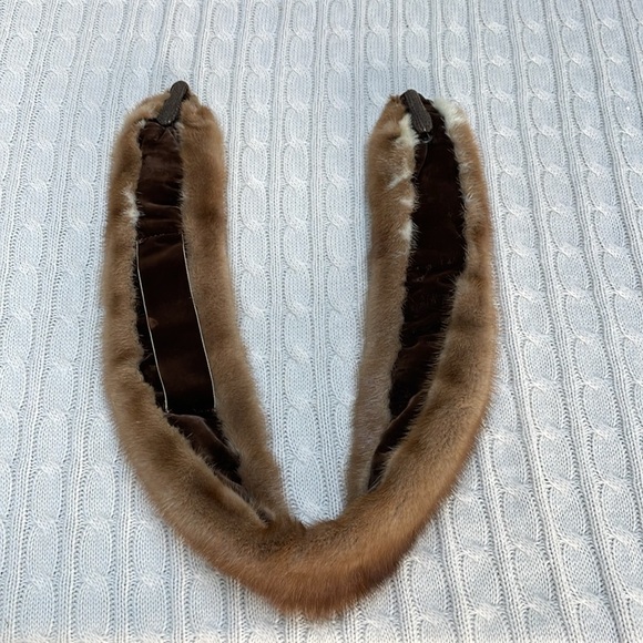 Vintage fur stole. 37” Inches in length. See pics for details. - Picture 6 of 13